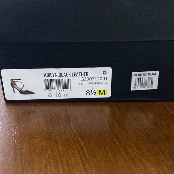 27 Edit Naturalizer Pumps - Picture 10 of 10